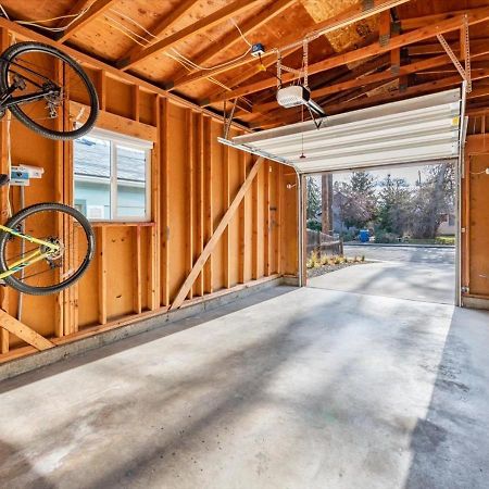 Mid Century Modern Boise-River Bungalow W/ Hot Tub エクステリア 写真