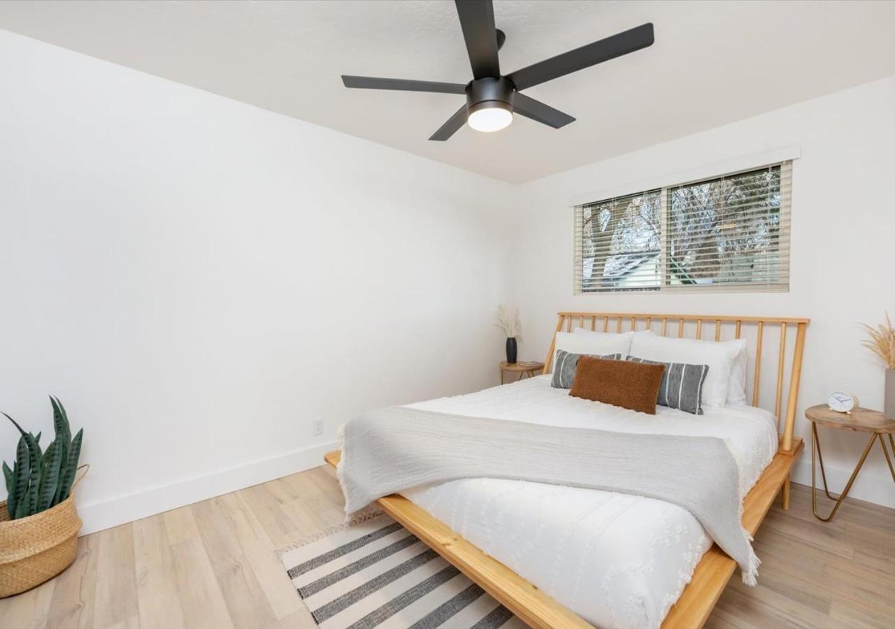 Mid Century Modern Boise-River Bungalow W/ Hot Tub エクステリア 写真