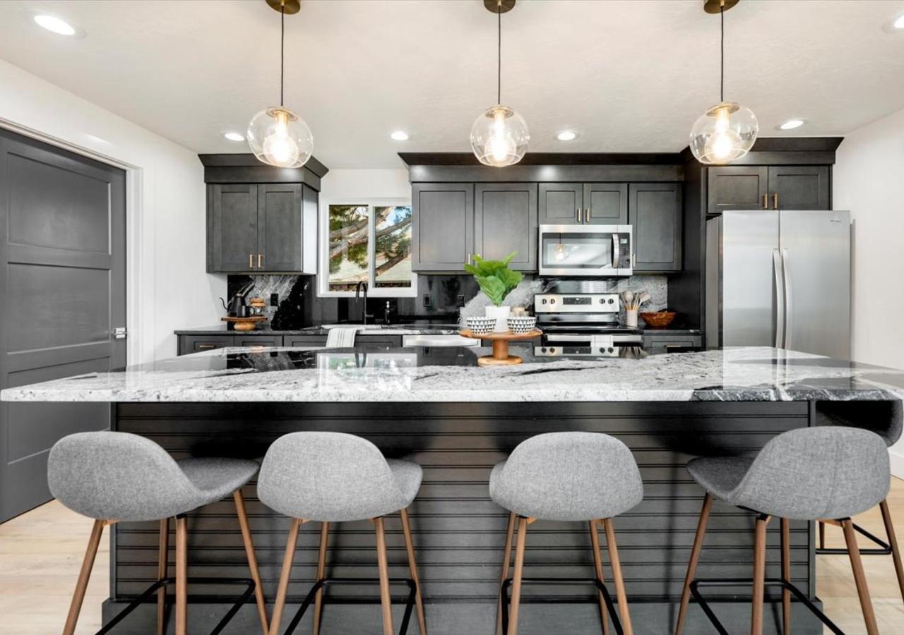 Mid Century Modern Boise-River Bungalow W/ Hot Tub エクステリア 写真