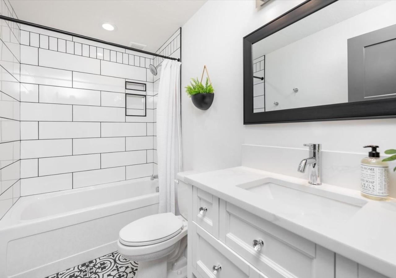Mid Century Modern Boise-River Bungalow W/ Hot Tub エクステリア 写真