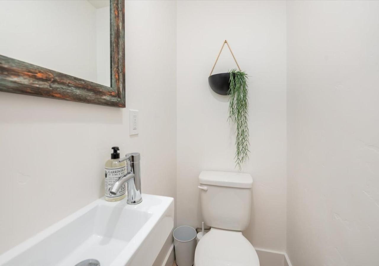 Mid Century Modern Boise-River Bungalow W/ Hot Tub エクステリア 写真