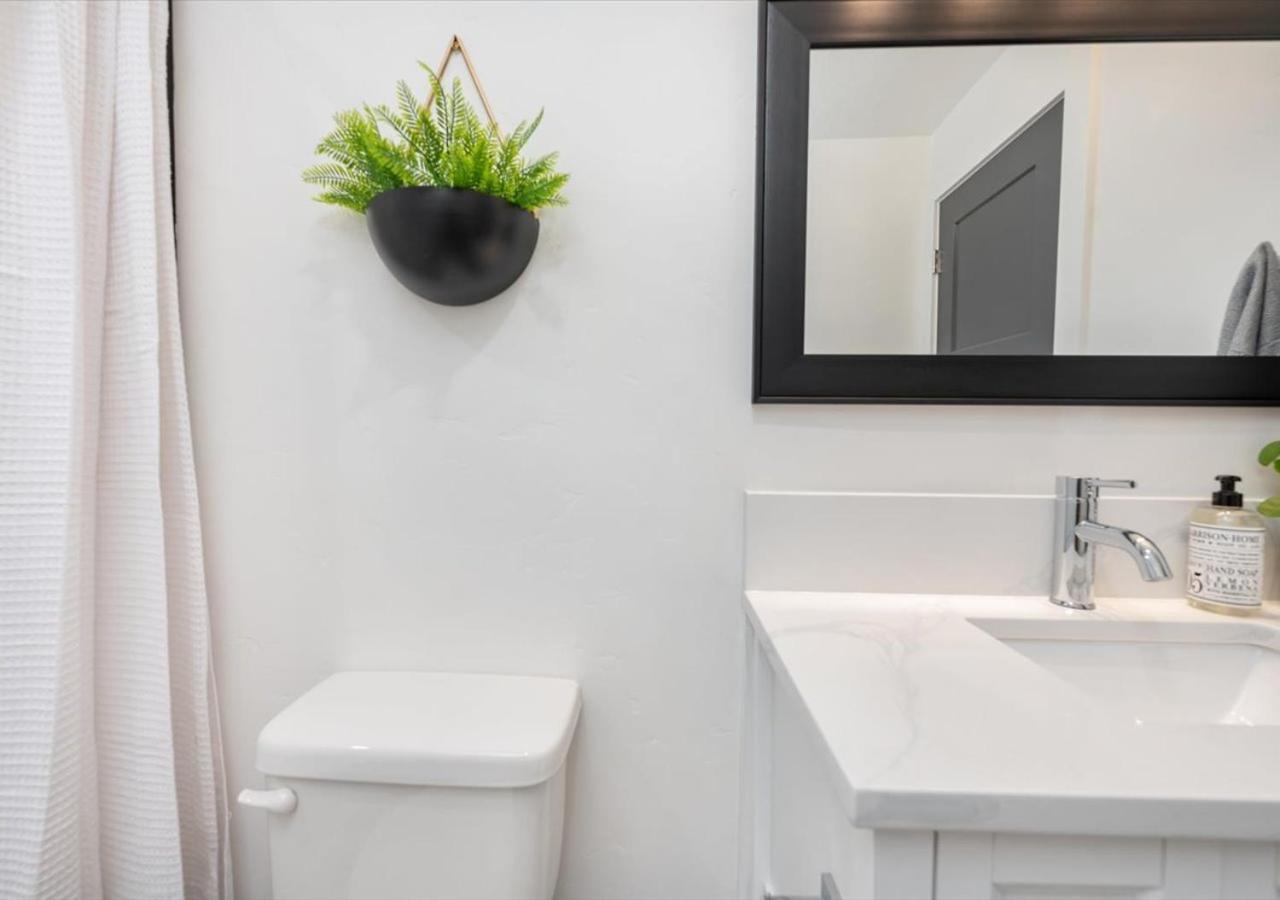Mid Century Modern Boise-River Bungalow W/ Hot Tub エクステリア 写真