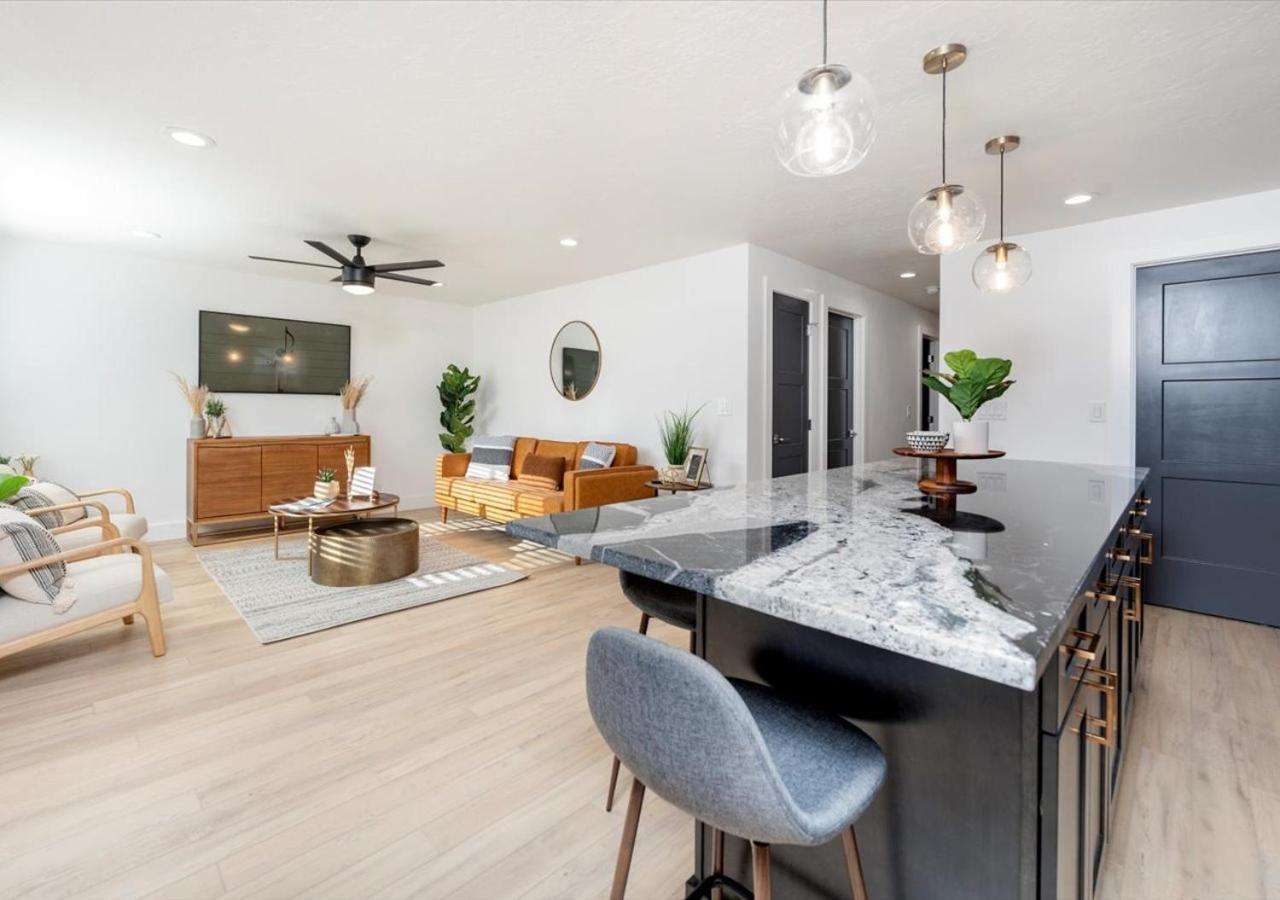 Mid Century Modern Boise-River Bungalow W/ Hot Tub エクステリア 写真