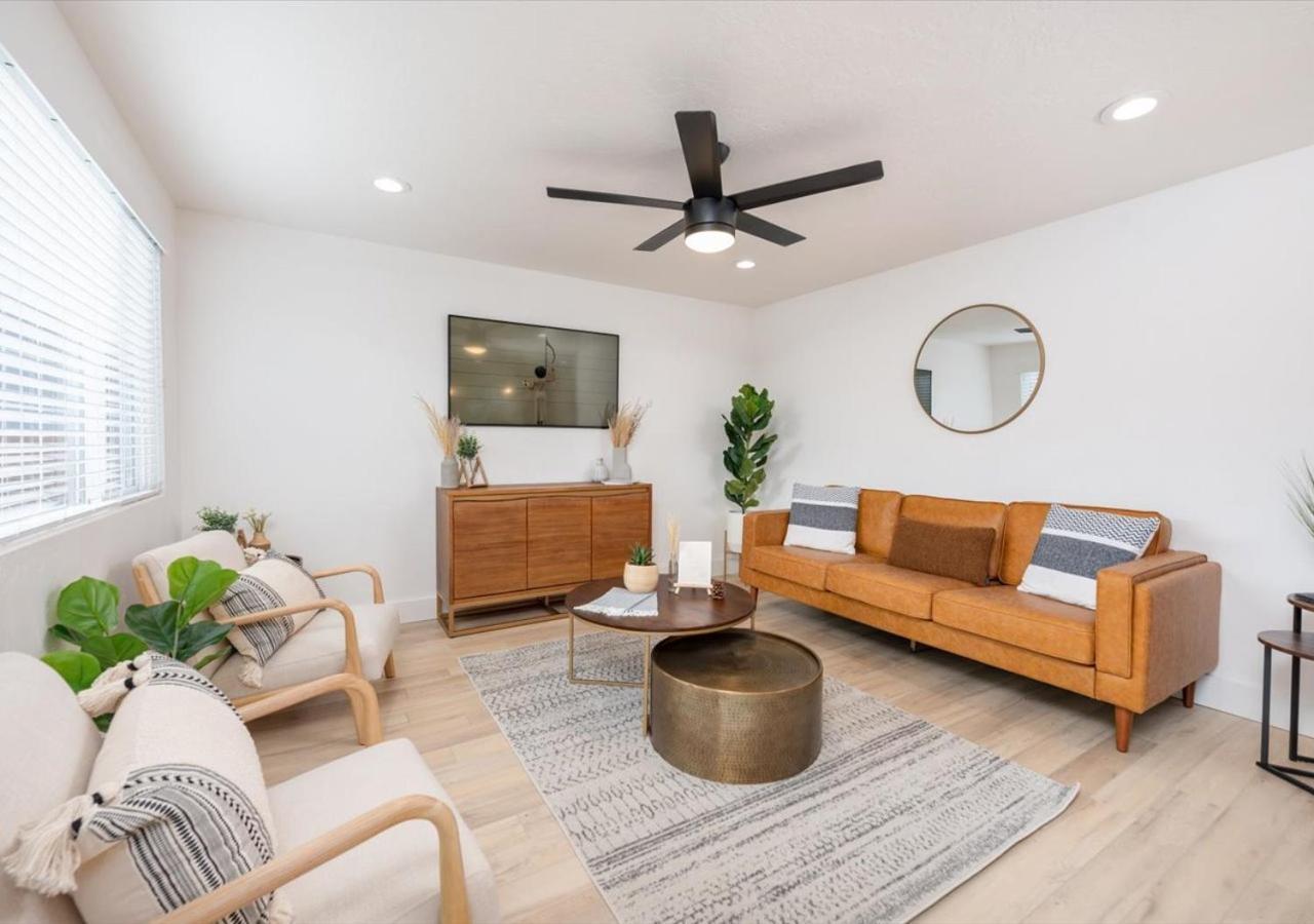 Mid Century Modern Boise-River Bungalow W/ Hot Tub エクステリア 写真