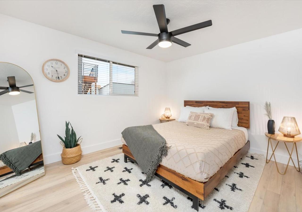 Mid Century Modern Boise-River Bungalow W/ Hot Tub エクステリア 写真